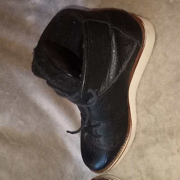 SIMPLY VERA by VERA WANG Sport Wedge Hiker Boots - Picture 4 of 5